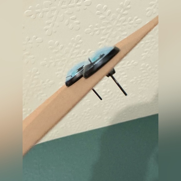 ❄️ SALE! BRAND NEW Black Cat Red Heart Button Stud Earrings Gunmetal - Picture 6 of 10